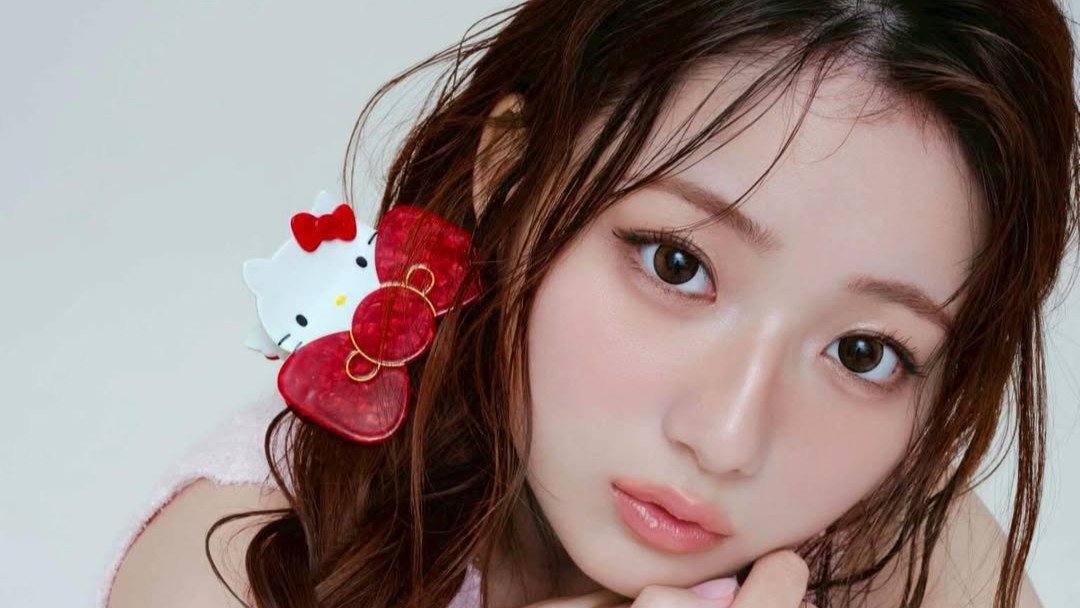 【 辻希美・長女 】ハローキティのグッズに囲まれアンニュイスマイル コメントには「ミ・◦・ミ」