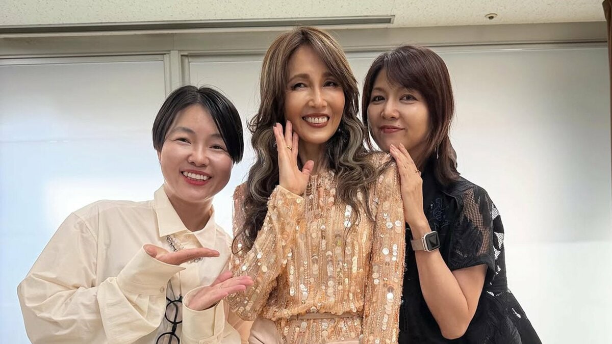 【 工藤静香 】 飯島直子&イモトアヤコとの豪華3ショット公開 「無事に千秋楽を迎えることができました」シンフォニックツアー千秋楽を報告