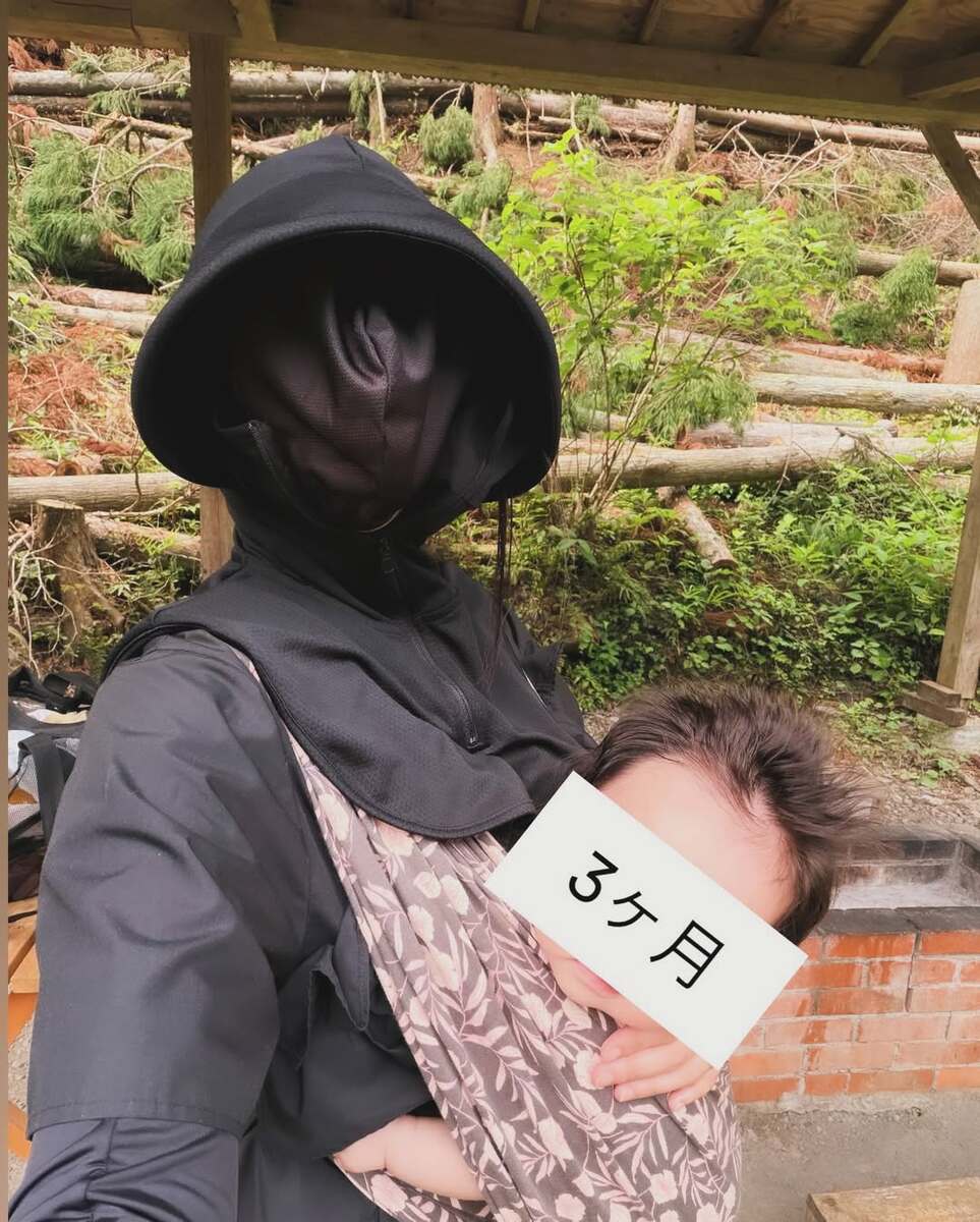 【鈴木あきえ】「完全体となりました。日曜日の私です。」衝撃の写真に「養蜂場の女将だ!」「イカゲームみたい」と大反響