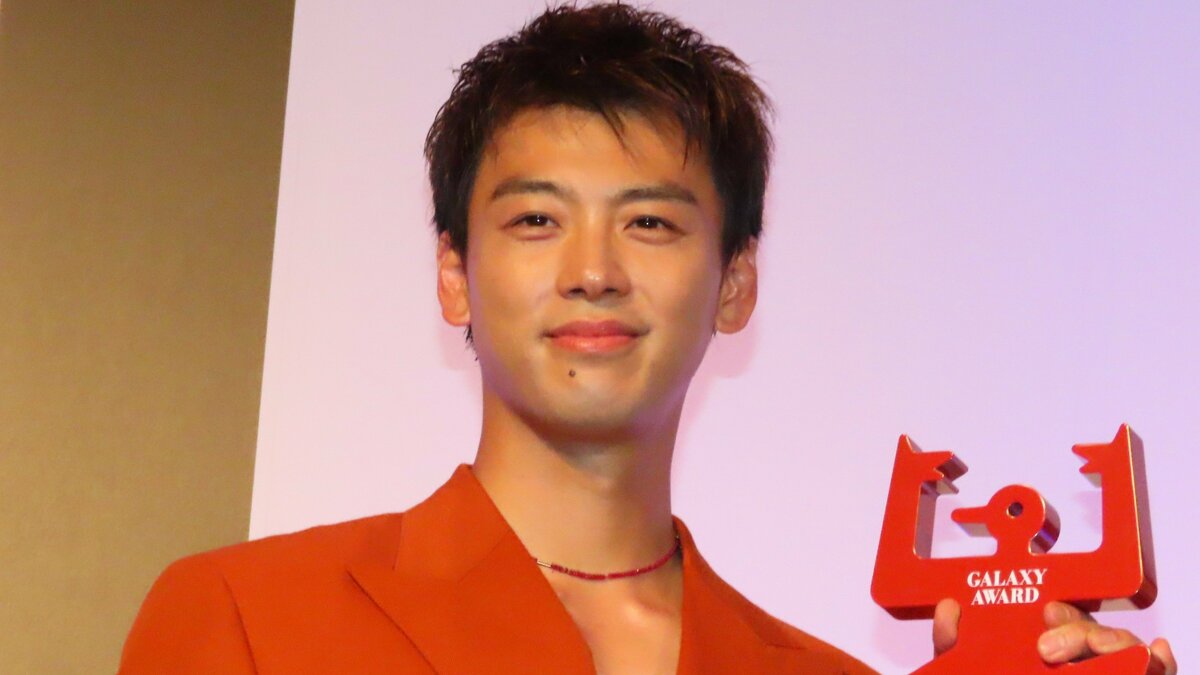 【竹内涼真】「あんな面倒なものは作りません!」と筑前煮拒否 『じゃあつく』“鮎メロ&海老カツ” がギャラクシー賞に登場