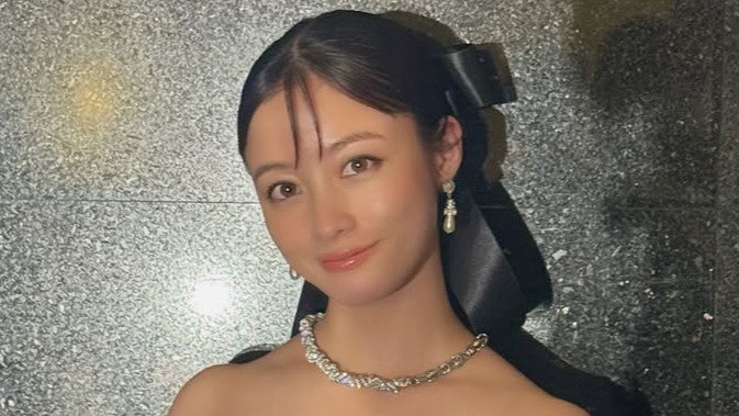 【 橋本環奈 】映画のワールドプレミアの黒ドレス姿を披露しファンから反響「久しぶりに環奈ちゃん見た」「天使です！」