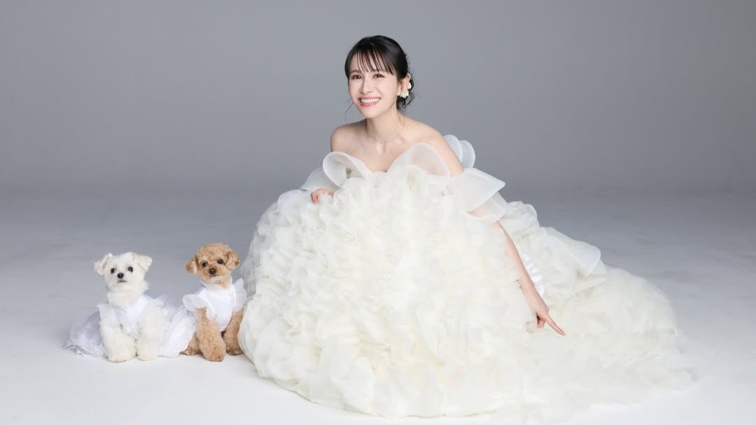 【 Perfume 】あ～ちゃん　ウエディングドレス姿で笑顔〝映画にこんなシーンもあるよ〟フォロワー感嘆「声が出そう」「美しすぎて」