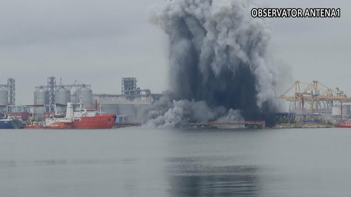 ルーマニアの港で水上ドローンが爆発 ウクライナ側「ロシアの妨害電波でドローンが制御失い自爆」