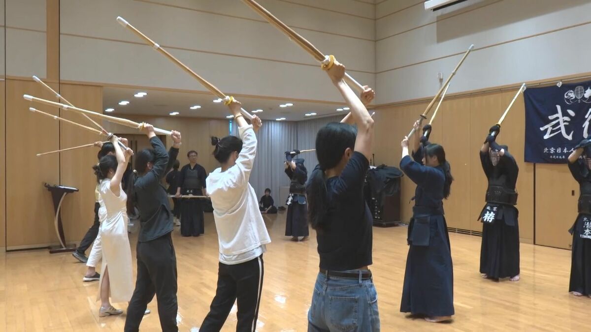 中国で根強い人気「剣道」体験イベント　約90人が参加　面打ちや竹刀の使い方学ぶ　日中関係冷え込むなかでも800人が応募