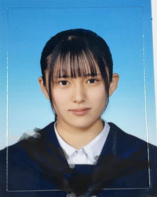 【 シャルロット・日比谷萌甘 】 「中三の時のなにかの写真」 アイドルの投稿写真に反響 「逸材」「クール系美少女」「すでに完成されている…」