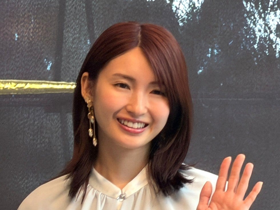 【 元乃木坂46・井上小百合 】　元メンバー能條愛未の義父・中村芝翫と親子役　〝友達の本物のお義父様の娘役…すごく不思議な気持ち（笑）〟　会見前のやりとり明かす