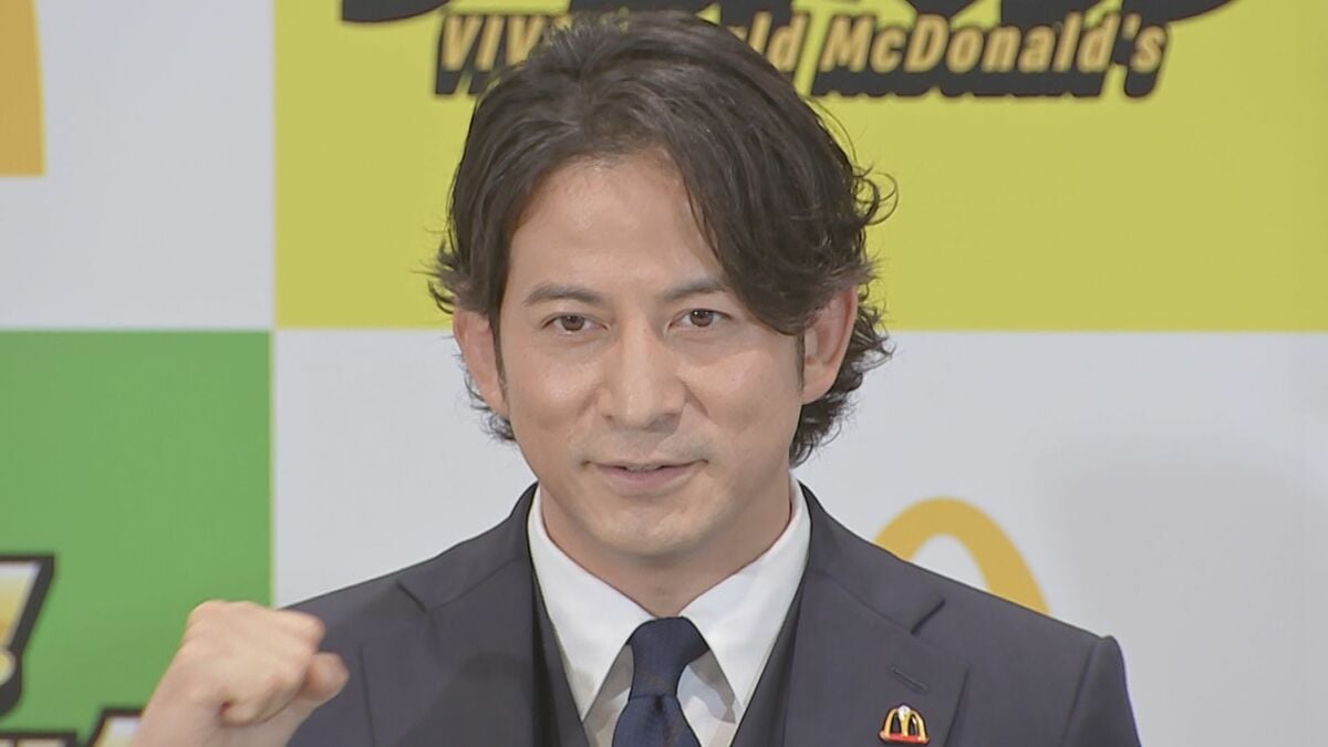 【岡田准一】〝魂はタケシ〟W杯開催にむけ「岡田監督」に就任 召集した「ボンバーヘッド・中澤佑二」のカズダンス披露に大満足