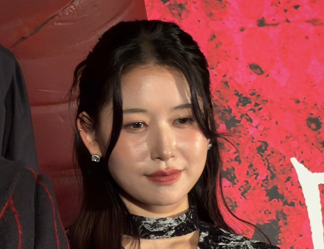 【 ME:I・MOMONA 】 初スクリーンの舞台挨拶でネタバレ寸前 〝どんでん返しは無いです〟 共演の綱啓永が思わずツッコミ 〝それは無理がある(笑)〟