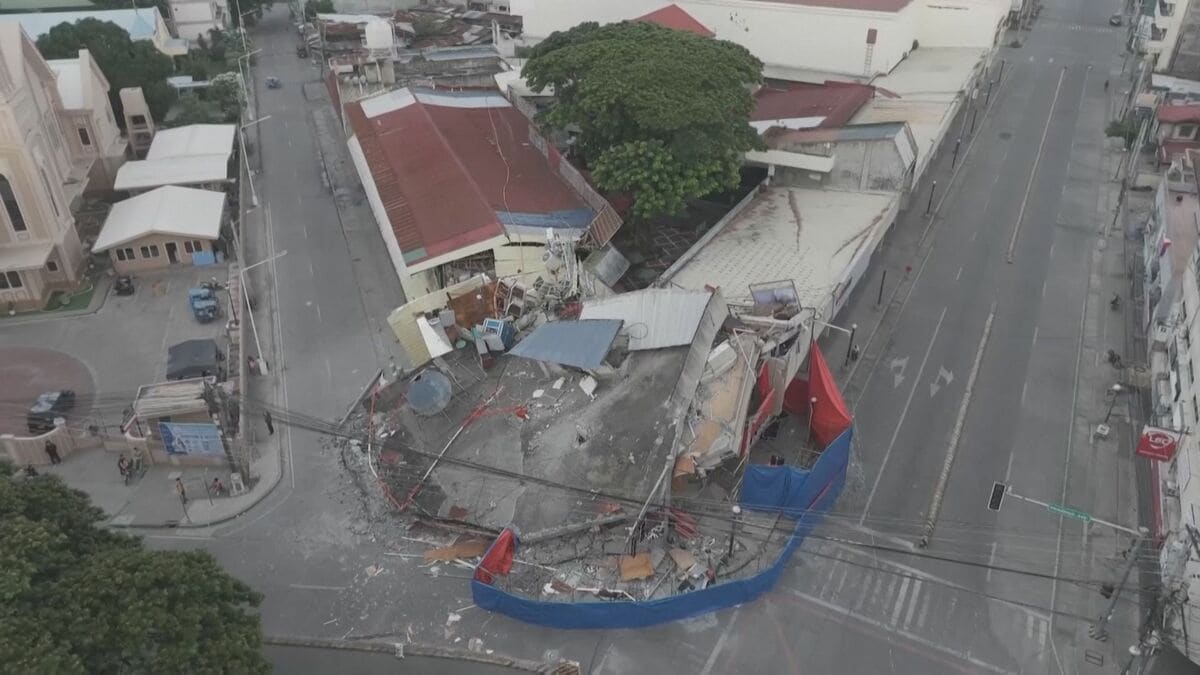 フィリピン南部地震から1週間 死者65人 行方不明者36人 70万人超被災 “海岸隆起”で生態系への影響も懸念