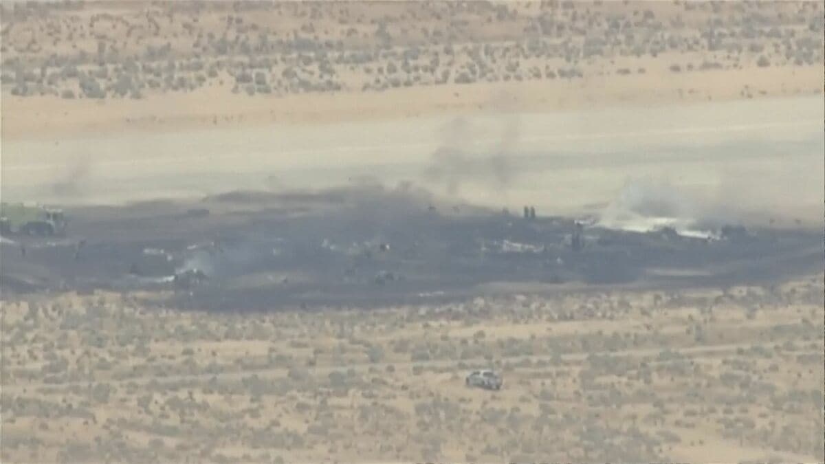 米空軍のB52戦略爆撃機が墜落 カリフォルニア州 乗組員の安否や墜落の原因は不明