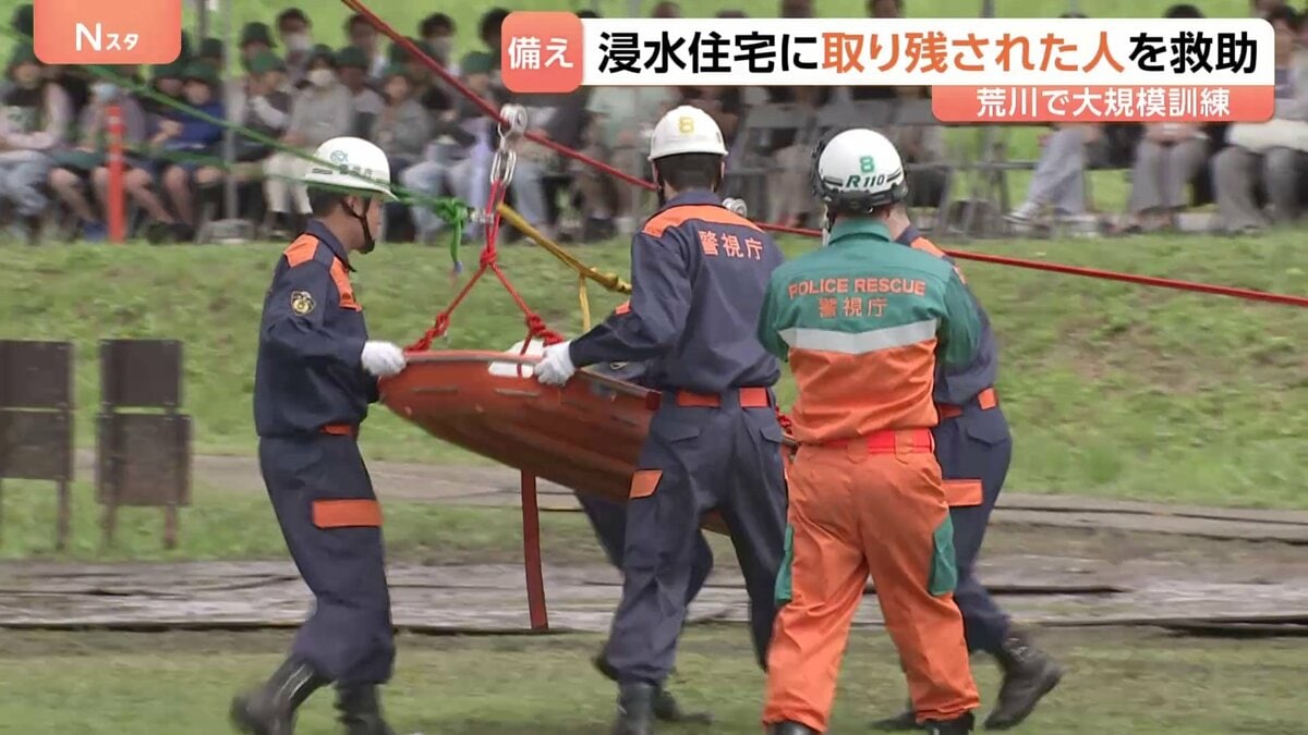 警視庁が大規模な救助訓練 首都直下地震や風水害を想定 「災害は時と場所を選ばずに発生する」川で水上バイクや警備艇など使った訓練も
