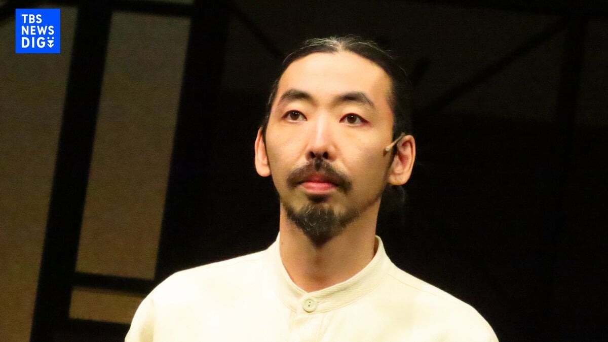 【柄本時生】稽古は〝裸足〟の理由は「幼少期、劇場に帰ってくることが多くて…」芸能一家ならではのエピソードを明かす