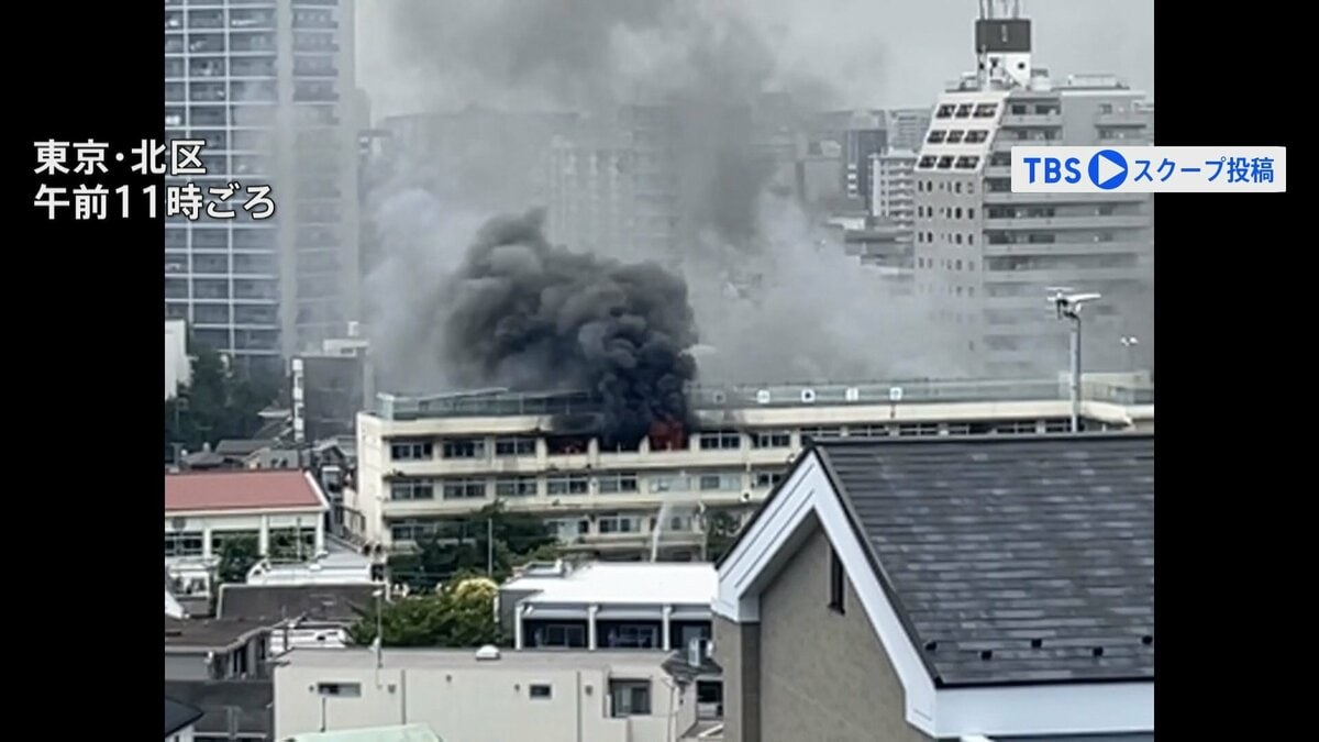 【詳報】東京・北区の小学校で火災　児童ら11人けが　区と学校が会見「あってはならぬ授業中の出火。音楽室周辺は想定外」　児童24人が一時ひさしに避難