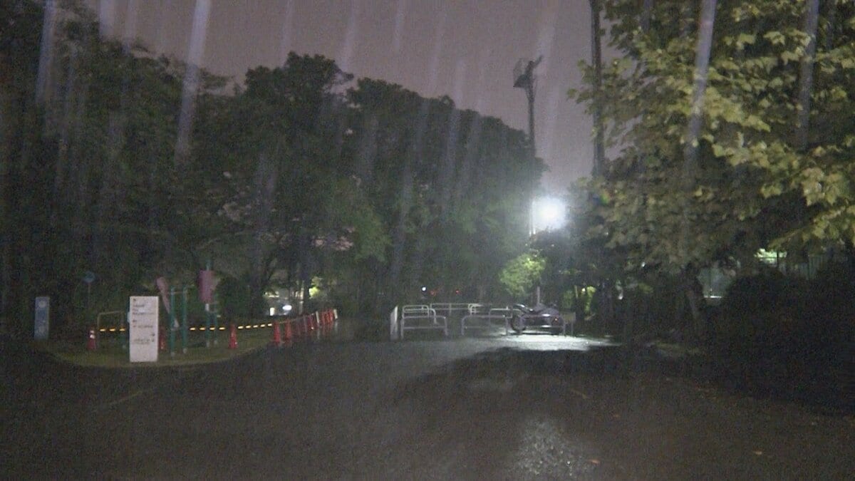 横浜市の公園で30代男性が後ろから刃物のようなもので刺される 傷害事件として刺した人物の行方追う