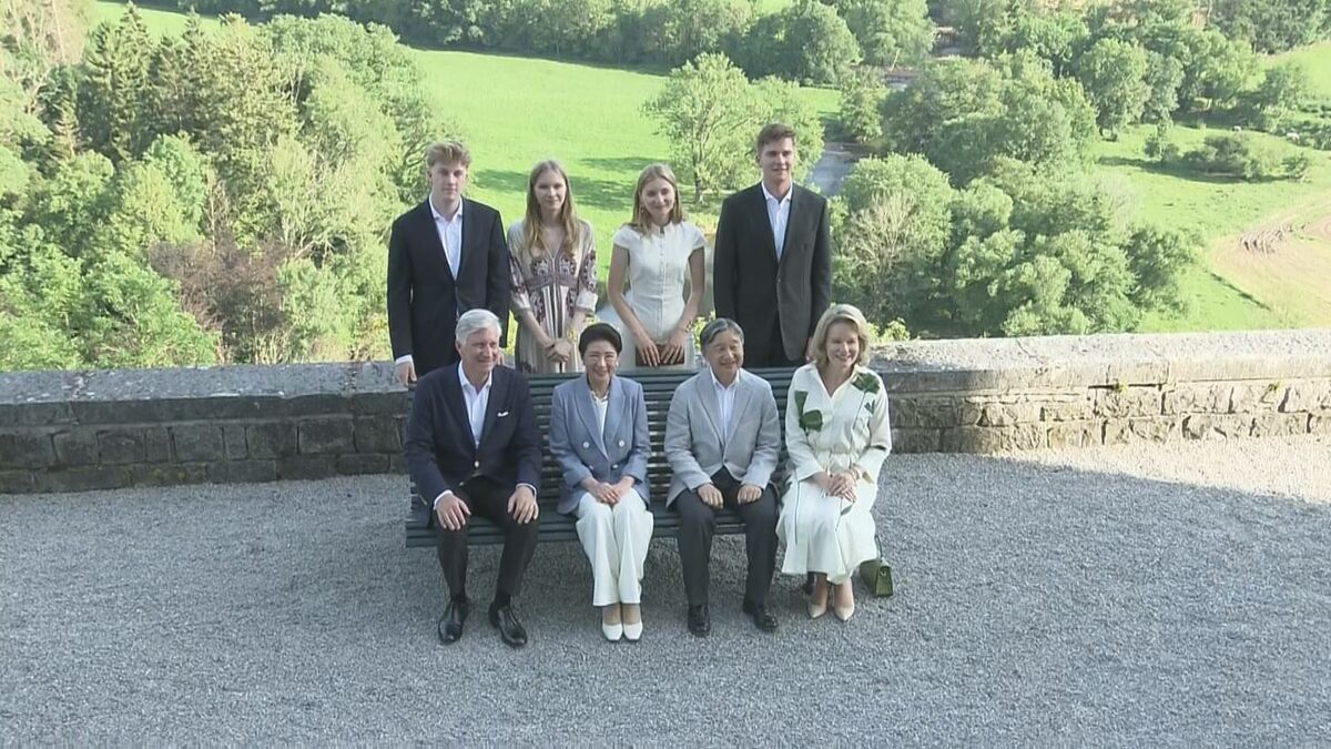 天皇皇后両陛下 ベルギーの離宮シエルニョン城で国王一家と8ショット 国王夫妻やエリザベート王女らと笑顔で