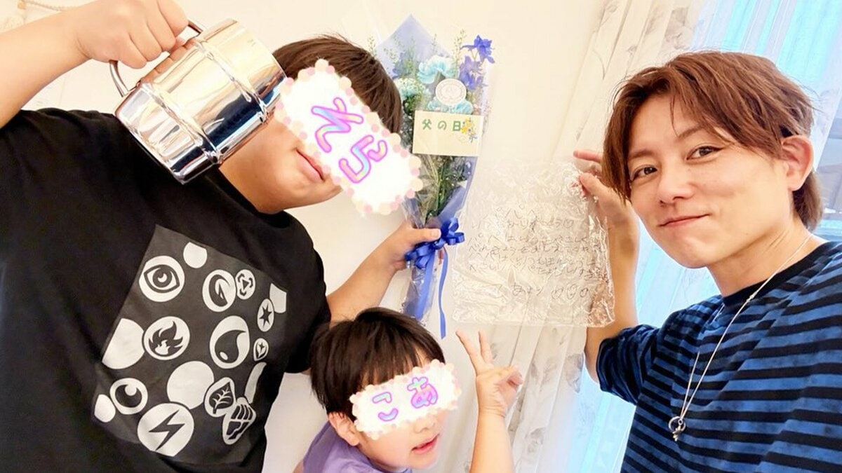 【 杉浦太陽 】 父の日に届いた花束や手紙に感謝「みんな愛してる」 末娘・夢空ちゃんとの微笑ましい “じゃれ合いショット” も公開