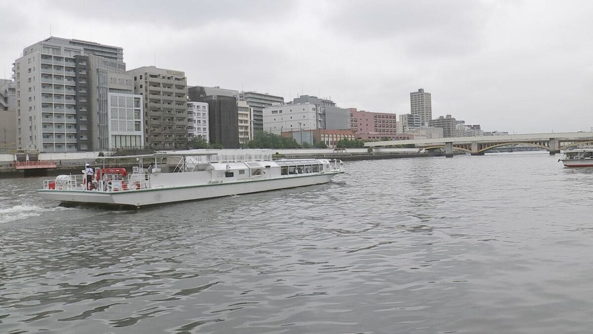 東京都が新しい防災船「らいでん」「しらぬい」を公開　災害時の航路確保や物資輸送に活用
