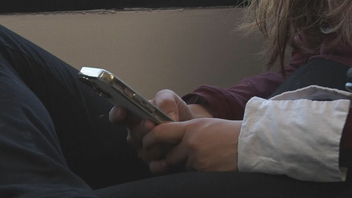 オーストラリアで16歳未満SNS禁止法の罰金を2倍の約111億円に