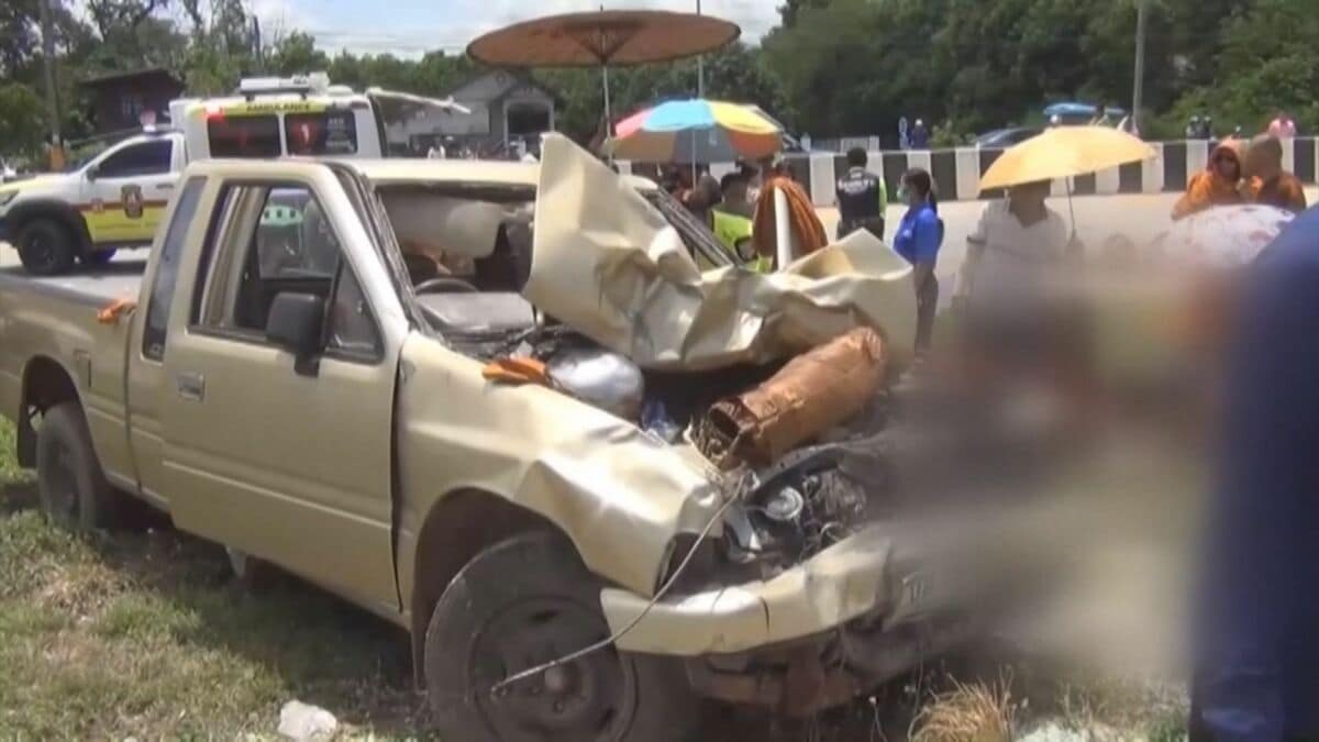 タイで11歳運転の車が暴走…僧侶の列に突っ込み9人死亡