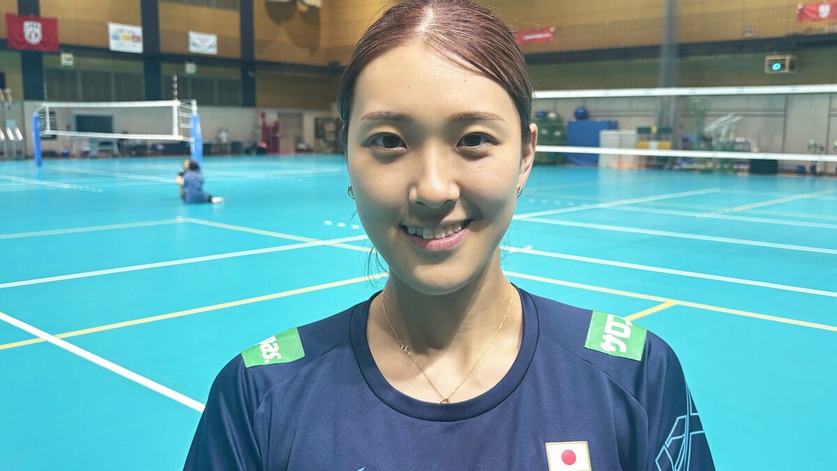 佐藤淑乃、“脱”金髪でピンクブラウンに「プリンが目立っちゃうので(笑)」日本Rいよいよ開幕、2大会ぶりの表彰台へ「チームで作るバレーを見て」【バレー女子日本代表】