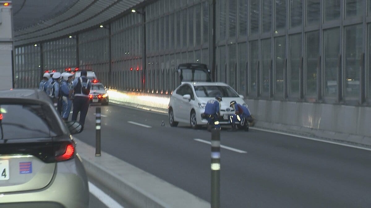 東京・中央区の勝どき陸橋で2人乗りバイクから女性が転落 後続車にひかれ意識不明 バイク運転の男は逃走しひき逃げ容疑で捜査 警視庁月島署