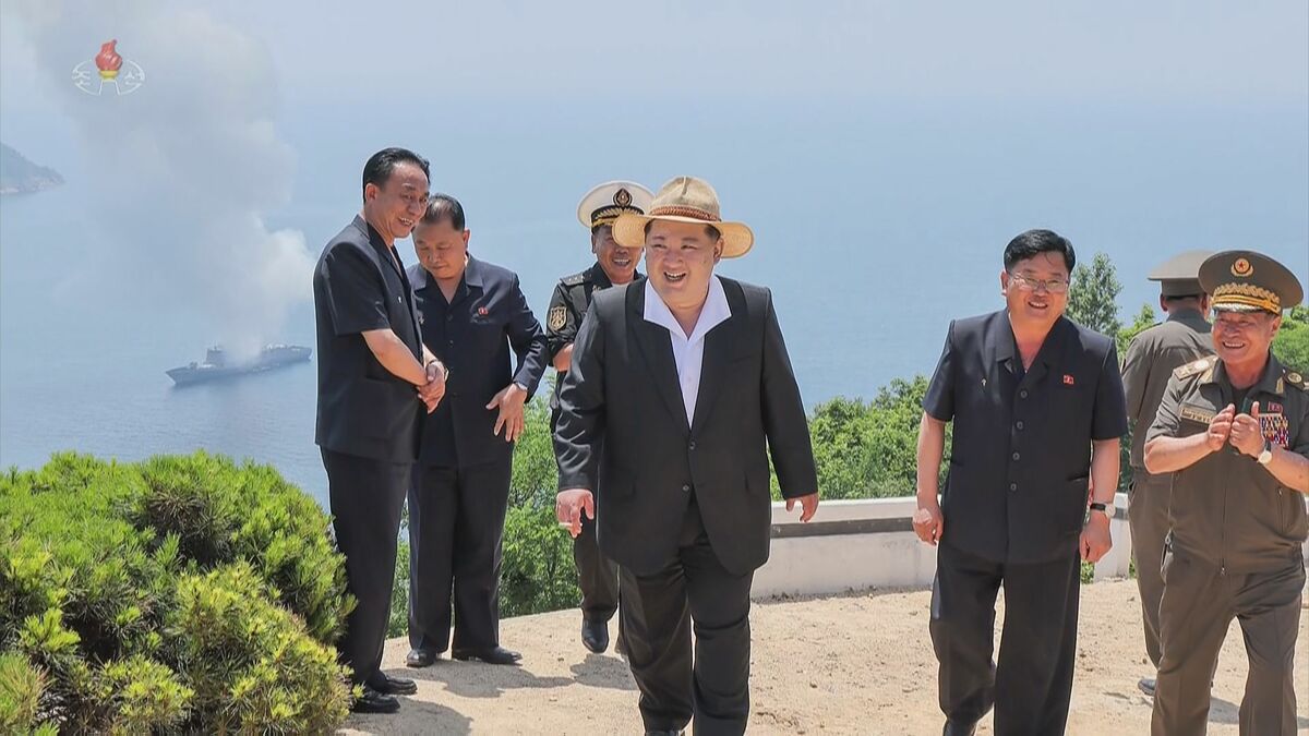 北朝鮮 金総書記が新型駆逐艦の戦略巡航ミサイルの発射試験を視察