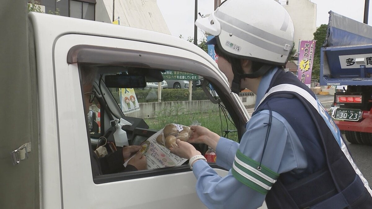 飲酒運転根絶へ！ドライバーに「野菜」配布『や』らない『さ』せない『い』んしゅ運転　警視庁