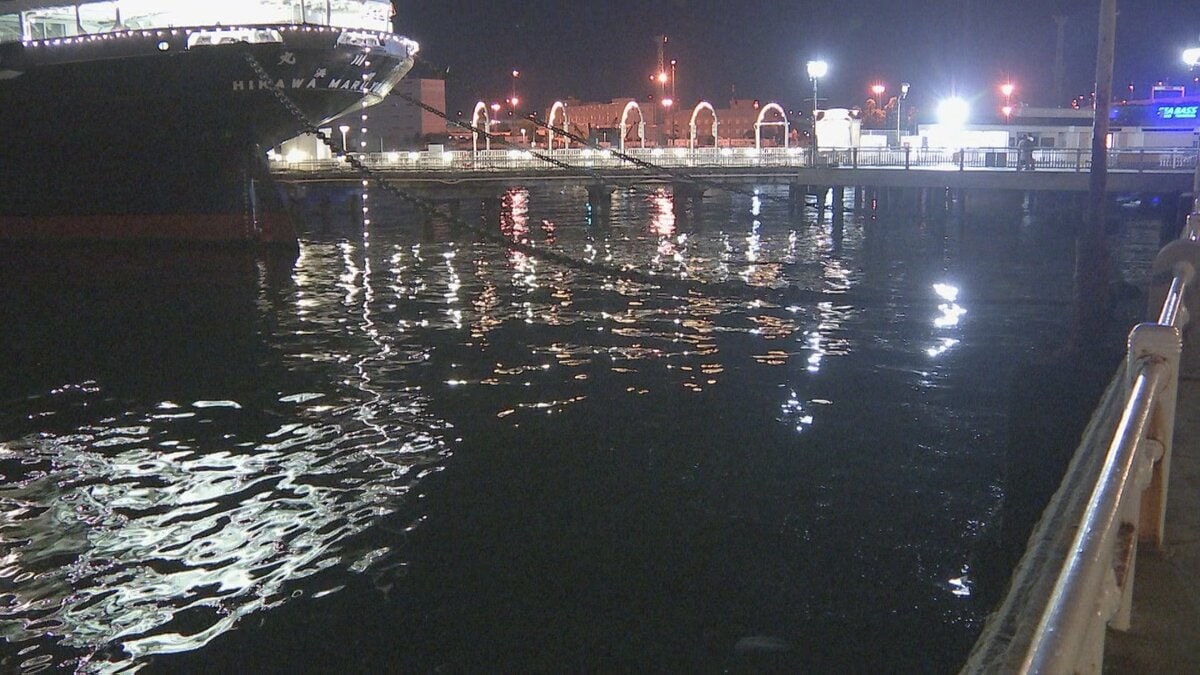 横浜・山下公園前の海で上半身のみの遺体が見つかった事件　遺体が45歳女性と判明　警察が死体遺棄事件として捜査