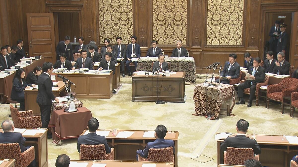 政府 女性皇族が結婚した配偶者とその子は「皇宮警察による護衛の対象とはならない」
