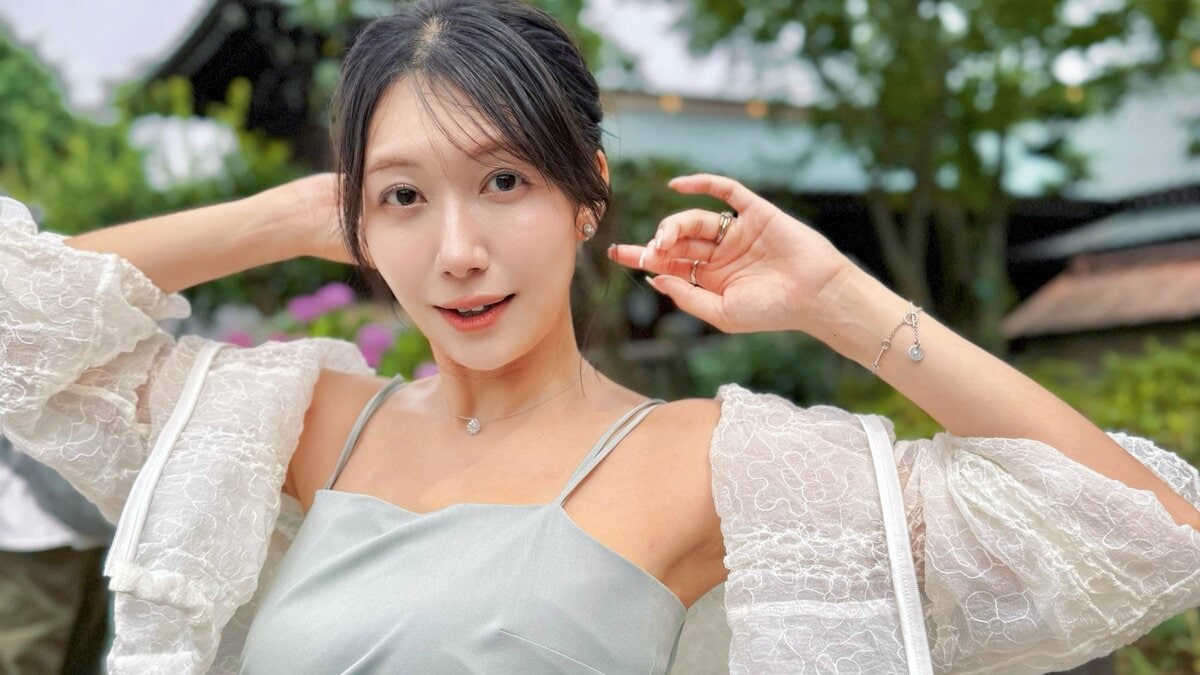 【 穂川果音 】安定のデコルテ見せドレスで「熱中症対策はじめましょう」 フォロワー共鳴「納涼感あふれてますね」「今日の暑さは堪えました」