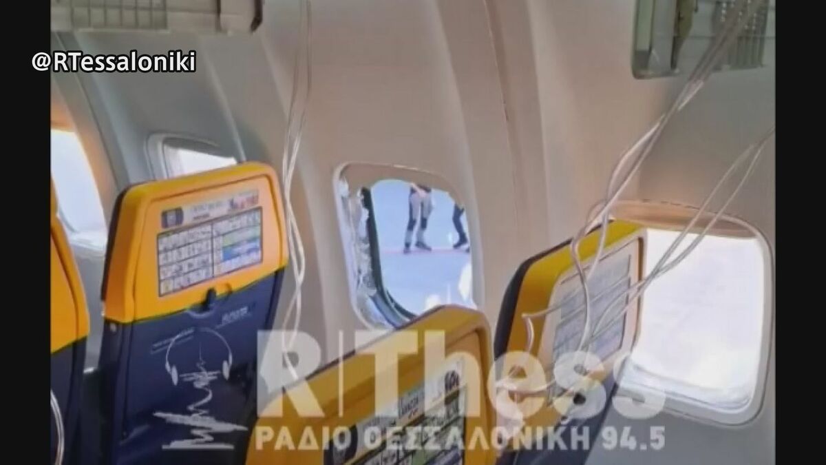 乗客の体の一部が機外に ライアンエアー離陸直後に窓外れる事故