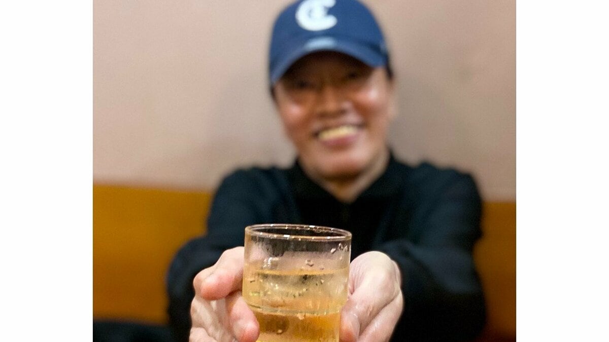 【 遠藤憲一 】「麦茶です、どうぞ」水分補給呼びかけショットにフォロワー反応 「水割り、にしか、見えない」の声も