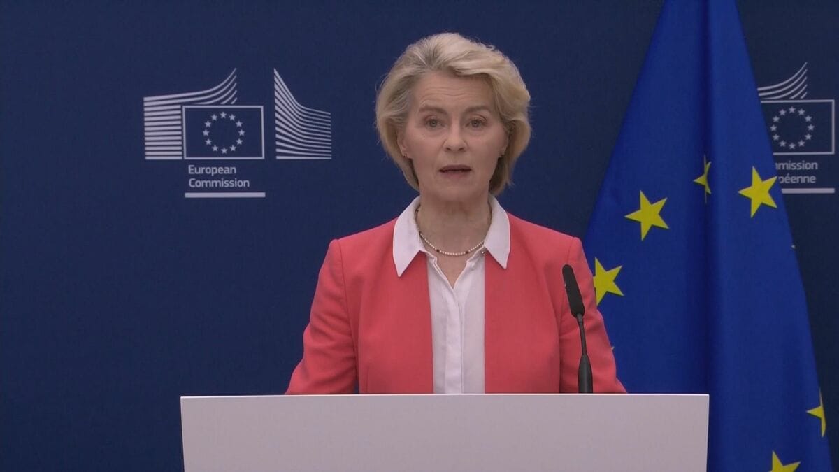 EU委員会 27の加盟国で13歳未満の子どもSNS利用を制限へ「現実世界で過ごす時間が必要」