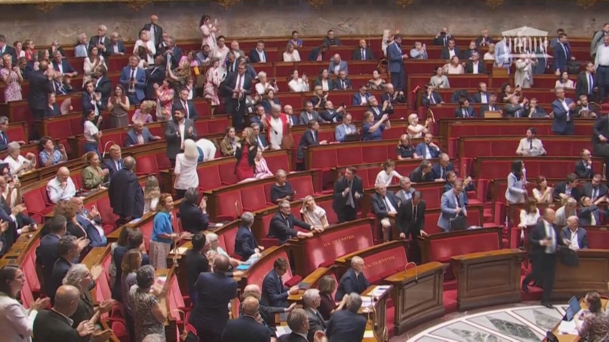 フランスの国民議会「死の援助」法案を可決 致死薬を“回復見込みない重篤患者”自ら投与可能に 「積極的安楽死」も容認