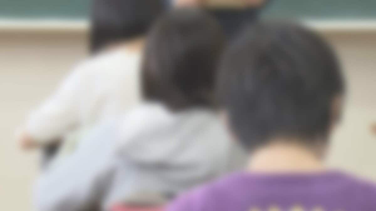 今年度の全国学力テストの平均正答率 小学6年生は2教科とも前年下回る 中学3年生は2教科とも前年上回る結果に 分析結果は8月公表 文部科学省