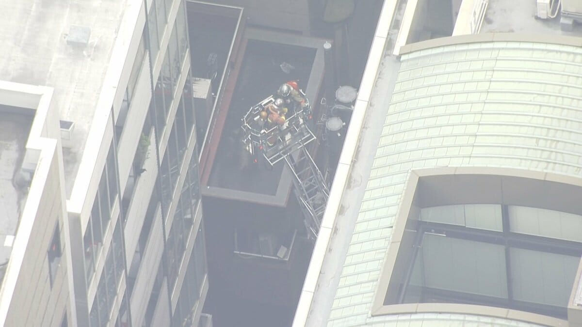 【速報】東京・銀座の11階建てマンション5階から出火 1人けが 東京消防庁などが消火活動中