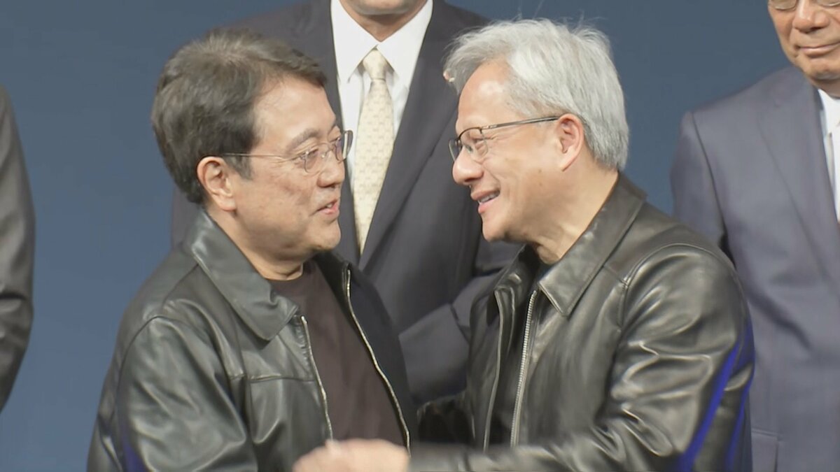 赤沢経産大臣が革ジャンで登場 フアンCEOのトレードマークに「リスペクトを込めて」 国産AIプロジェクトでエヌビディアの技術活用へ