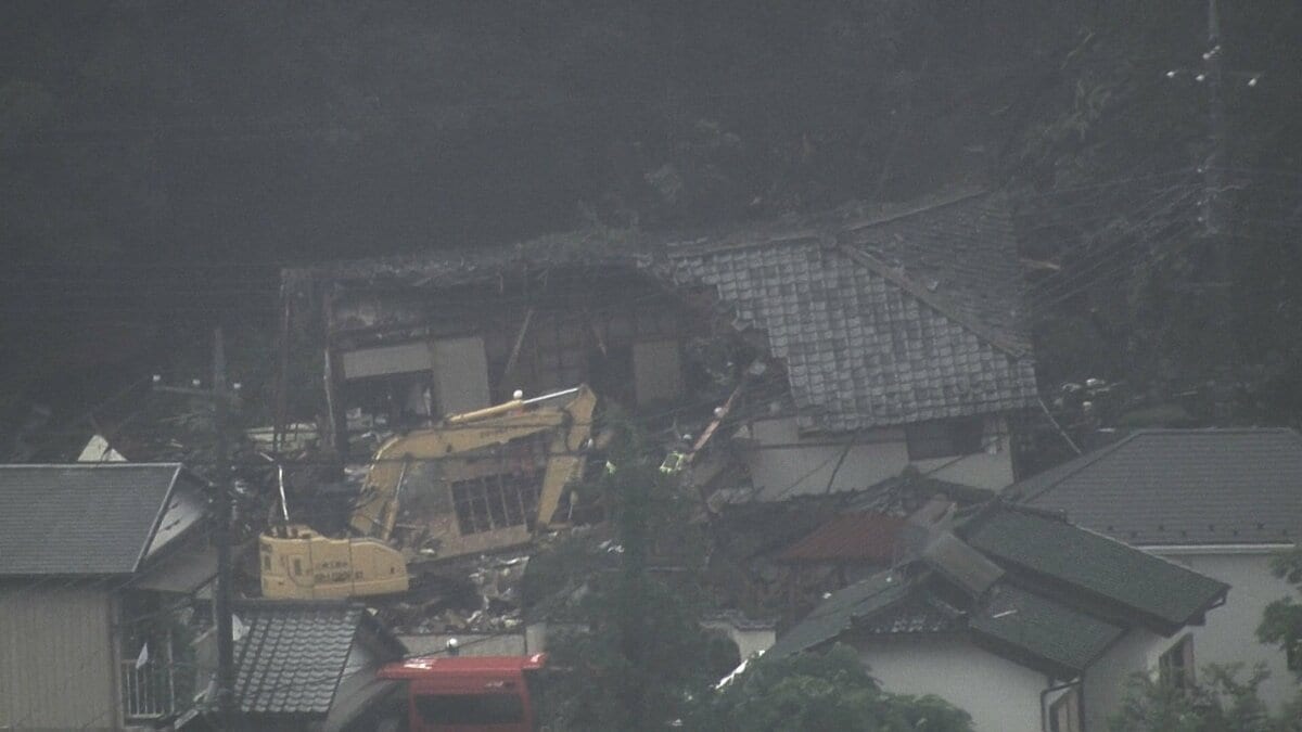 栃木・足利市の土砂崩れ 倒壊の住宅で男性発見も死亡確認