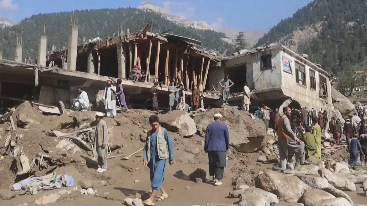 アフガニスタン東部で鉄砲水 23人が死亡 100人以上が行方不明