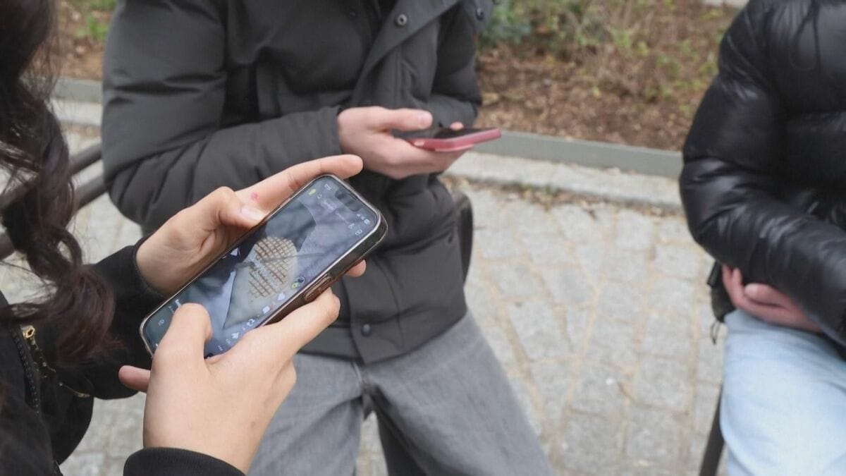 フランス15歳未満のSNS利用原則禁止に 議会で法案可決“制度化はヨーロッパ初”今年9月から施行へ