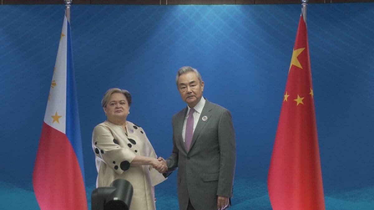 フィリピン外相 中国・王毅外相と会談 “強い抗議”表明 南シナ海でフィリピン隊員が暴行され負傷