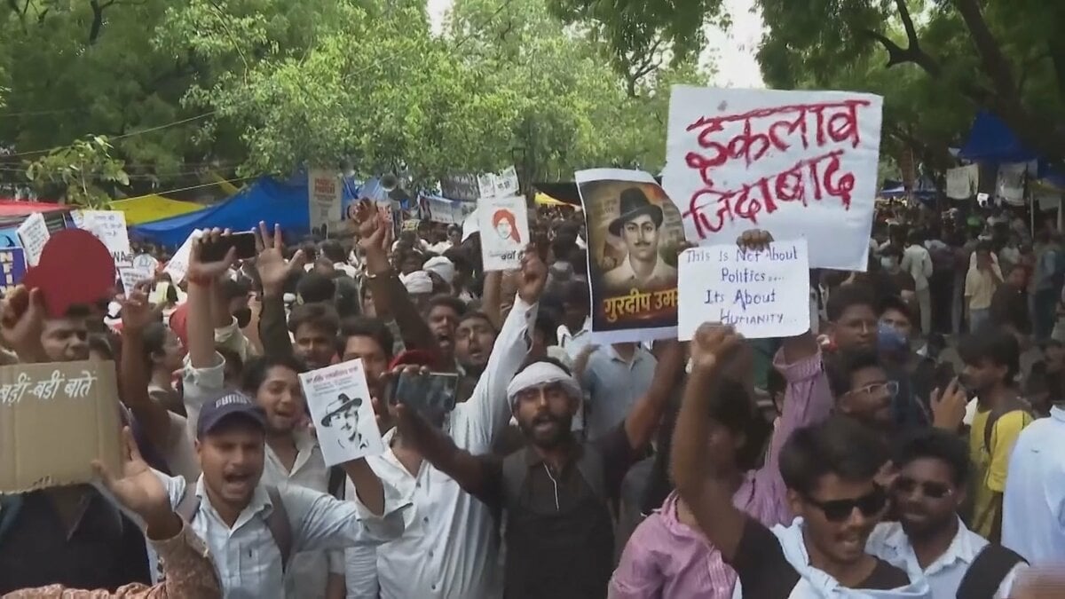 インド「ゴキブリ人民党」デモにモディ首相が反応 「若者の福祉と未来は最優先事項」