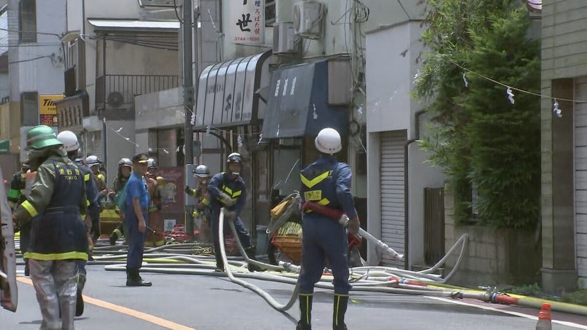 【速報】東京・大田区の2階建て店舗兼住宅で火事　けが人3人・逃げ遅れ1人　2人逃げ遅れているという情報も　現在消火活動中