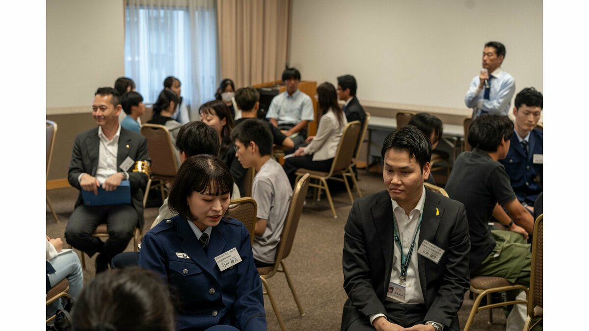 夏休み中の中高生らに刑事司法の実務家がやりがい語る 裁判官・検察官・弁護士・警察官・刑務官・保護観察官らに中高生らが率直な質問をぶつける時間も 司法教育支援協会