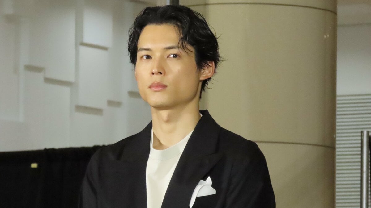 【 松村北斗 】東野圭吾さんの「想いを受け継ぎ 多くの方へ」主演務める東野さん原作映画への想い