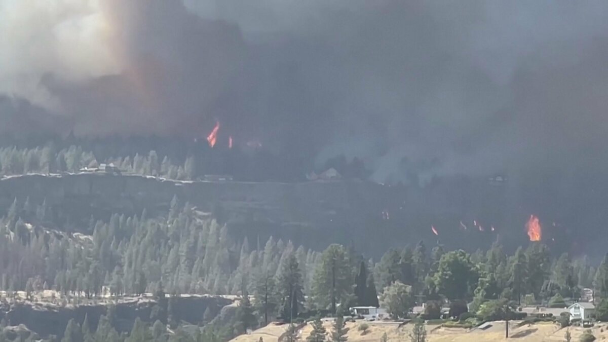 米ワシントン州で大規模な山火事 約5000世帯が避難、約600の建物が被害 州全体に非常事態宣言