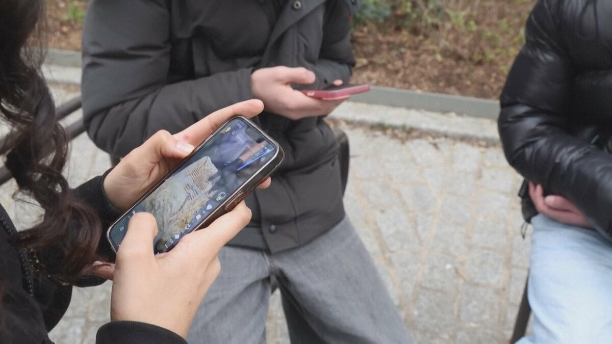 フランス 15歳未満SNS禁止法 憲法審査機関が「違憲判断」 9月施行予定も一転見直しへ