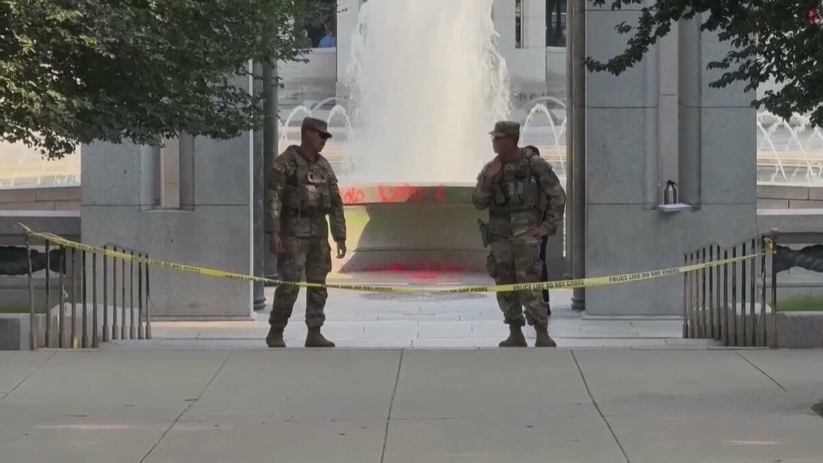 米・ワシントンの第二次世界大戦の記念碑に落書き トランプ大統領「これ以上の侮辱はない」