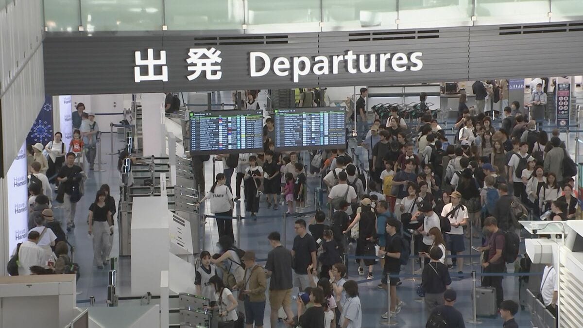 お盆の空の便の利用客 国際線はコロナ以降の増加止まるもハワイ便など好調続く 国内線は台風の影響うけ旅客減も