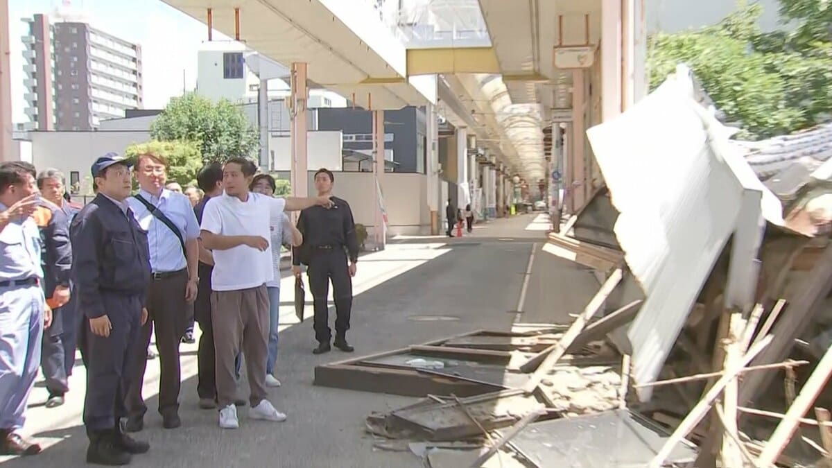 赤沢経産大臣 被災地・熊本を訪問 地震で倒壊した家屋などを視察 地元企業にも足を運び復旧復興に向けた意見交換会を実施